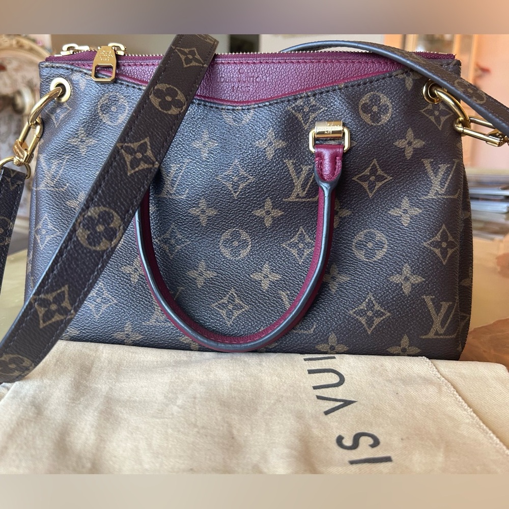 Louis Vuitton Pallas BB Authentic 
🔥FLASH SALE 🔥